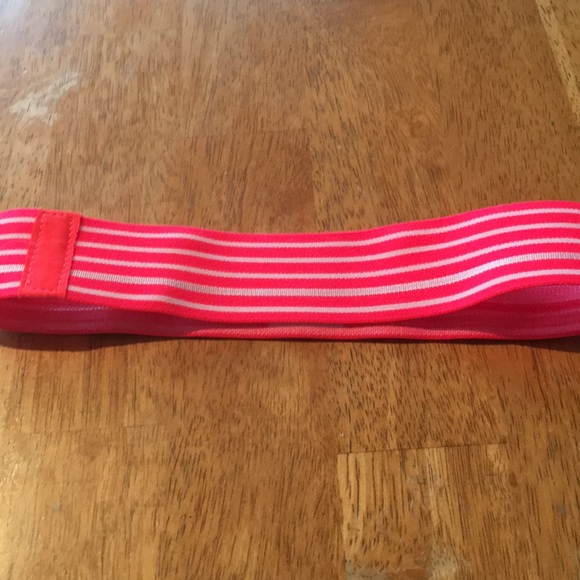 2 under amour headbands - Picture 3 of 7